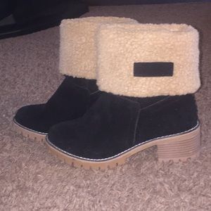 women’s black booties with tan fur